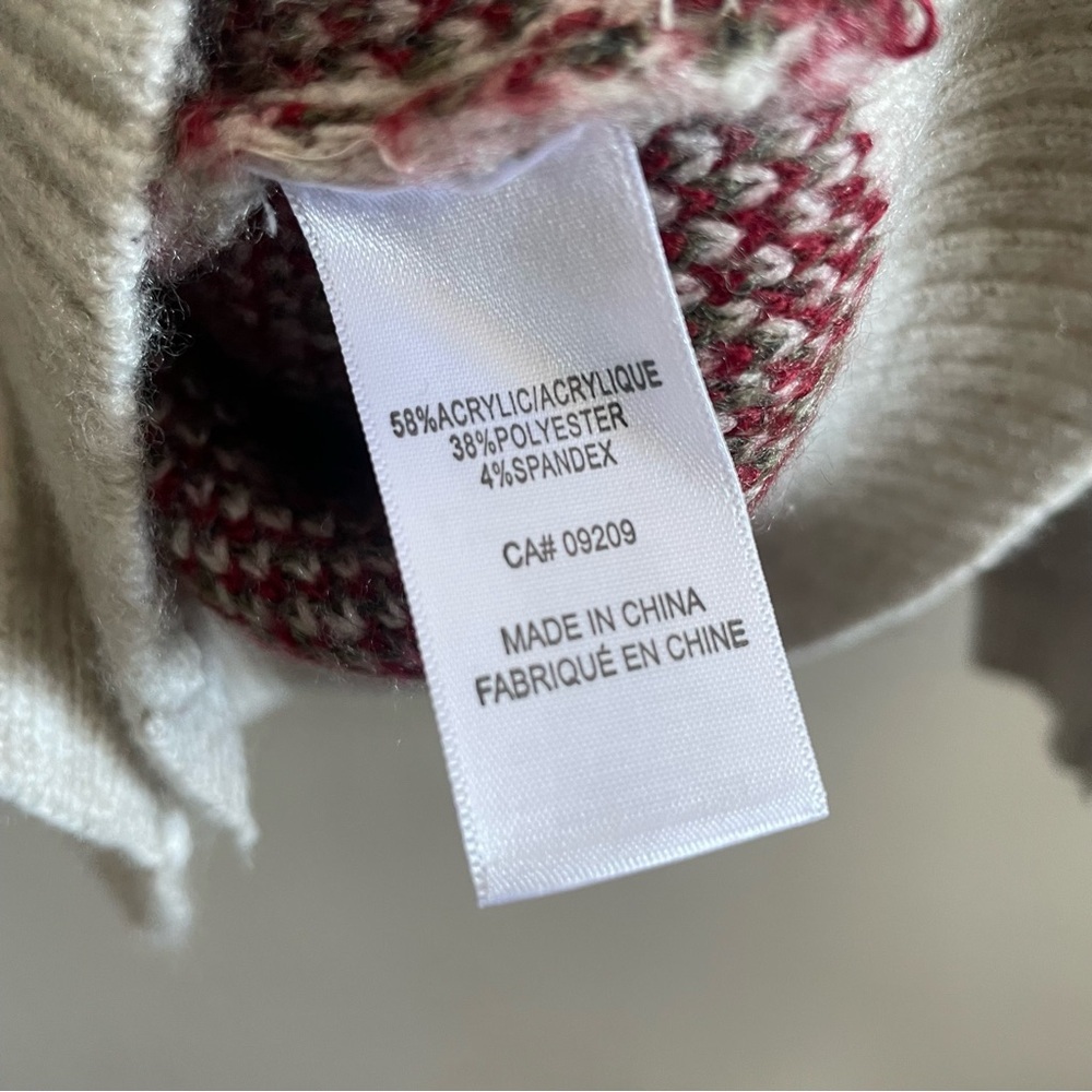 Cleo Oatmeal V Neck Rose Patterned Boxy Cardigan - Size Large Like New - Picture 14 of 16